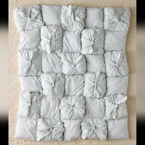 Urban Outfitters SEALED! NWT! Kai Yarn Dye Knotted Marshmallow Puff Throw 50x60